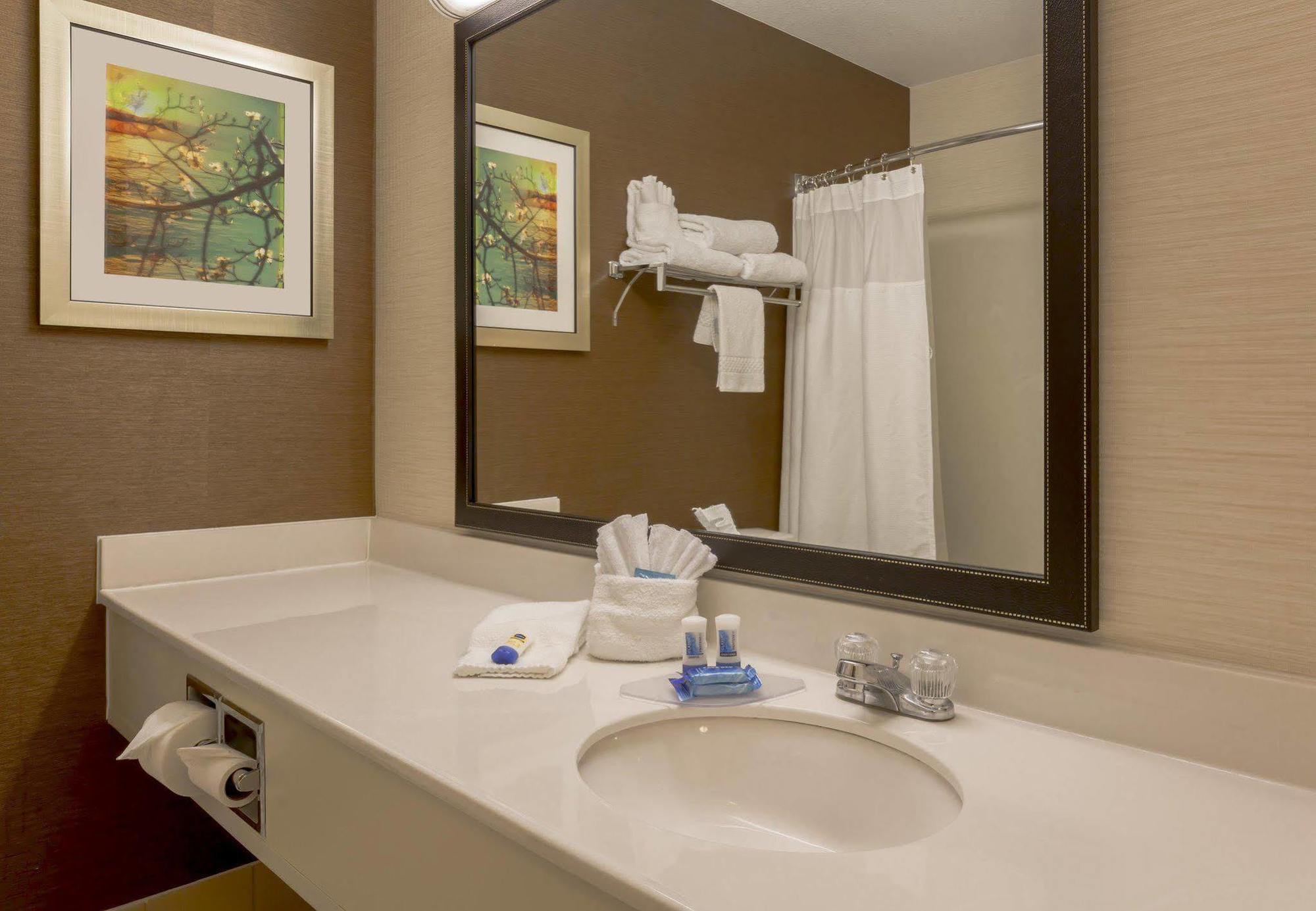 Baymont By Wyndham Tulsa Hotel Exterior photo